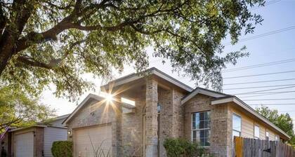 🌵 Stylish Hot Tub Oasis 🌵