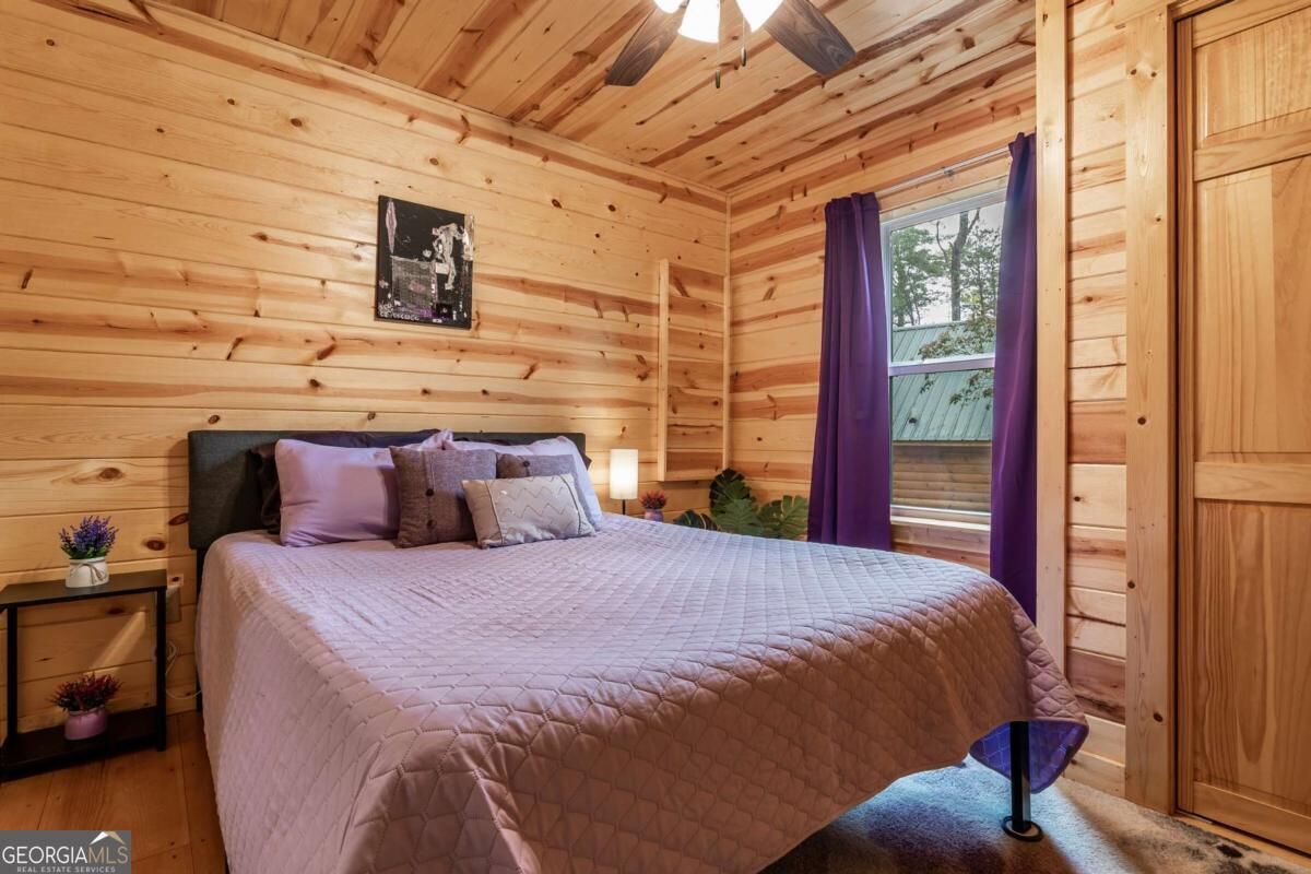 1 soverom, skrivebord, strykejern/-brett og wi-fi (inkludert)