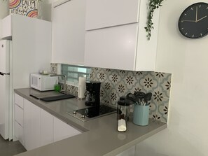 Fridge, microwave, stovetop, coffee/tea maker