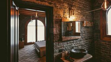 Dusche, Haartrockner, Bidet, Handtücher