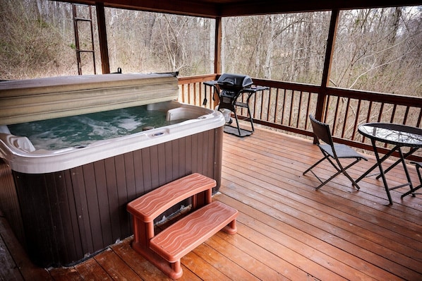 Outdoor spa tub