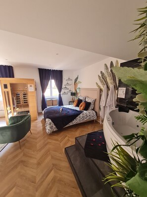 1 bedroom, WiFi, bed sheets - Spa, sauna, tropical rain sky, complimentary bottle, romantic night  (Macon)
