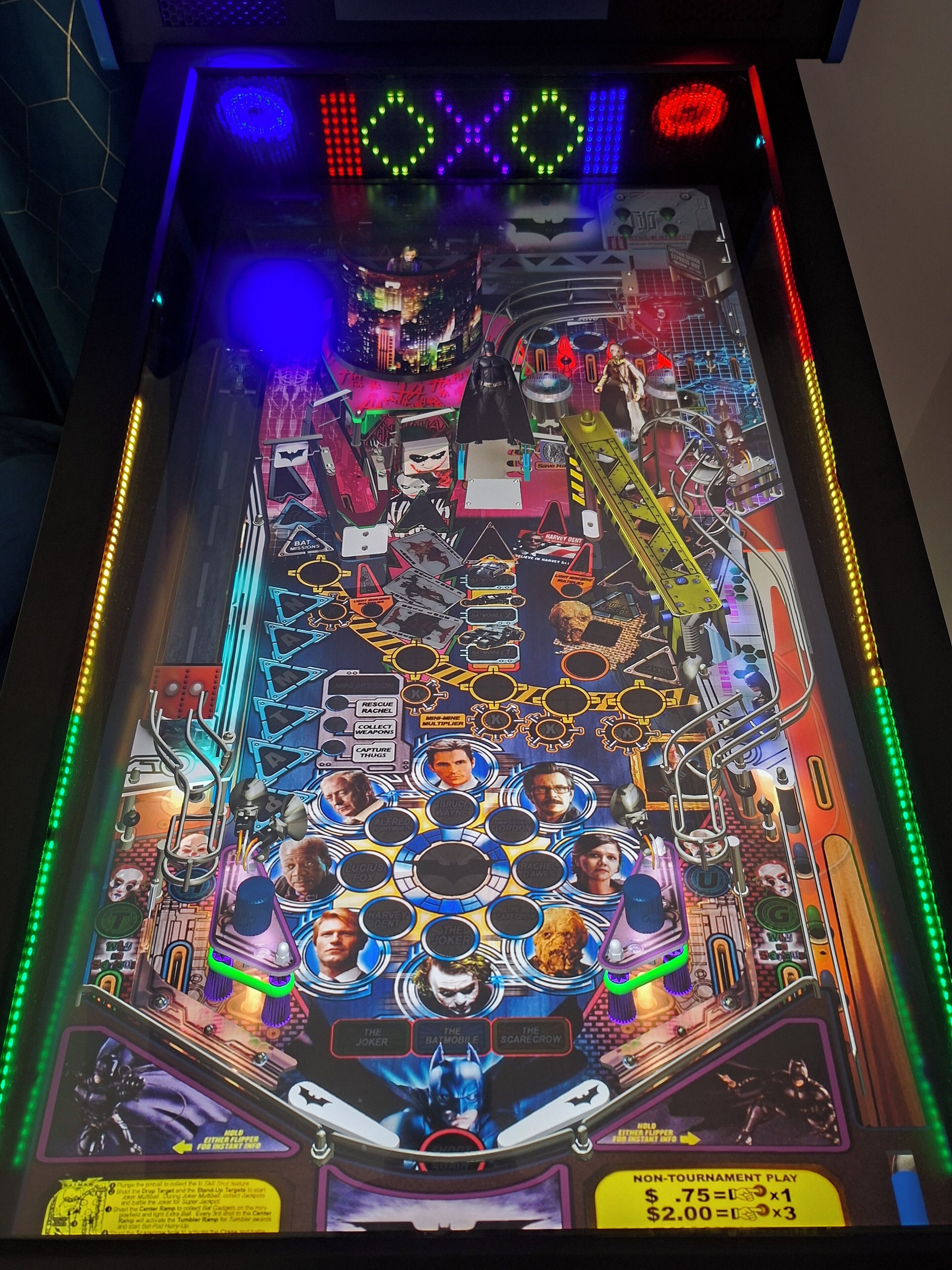 A pinball machine with a Batman theme, featuring various characters and game elements.