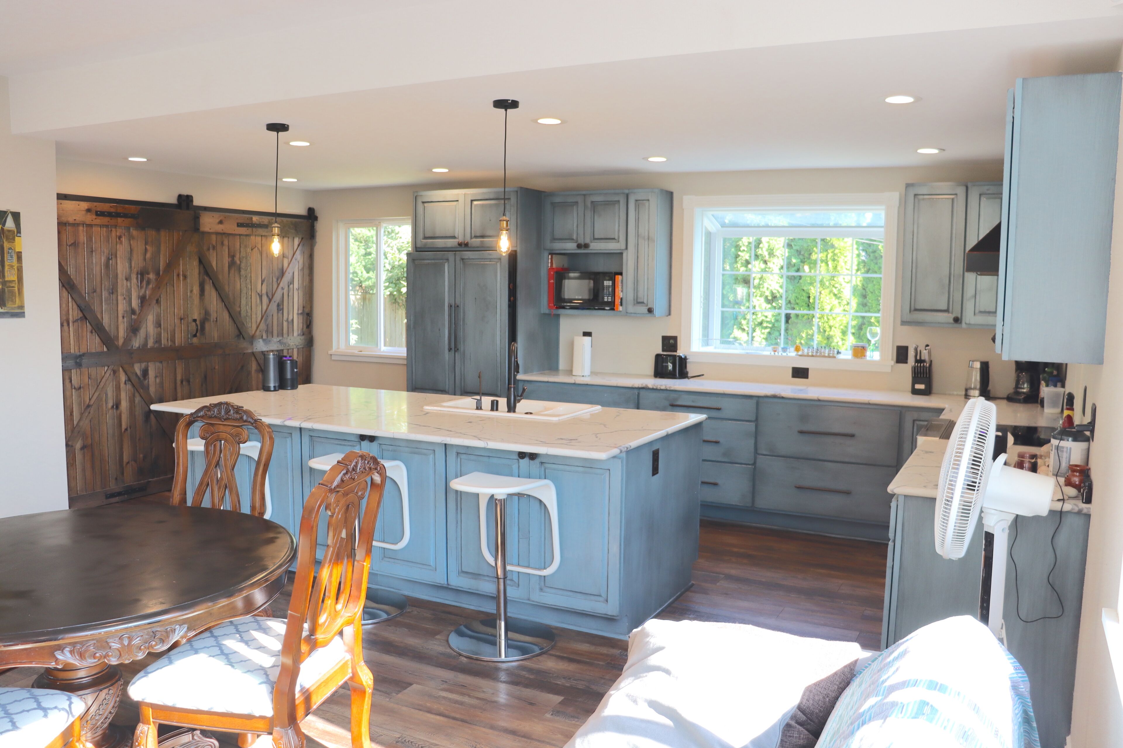 冰箱、微波炉、烤箱、炉灶