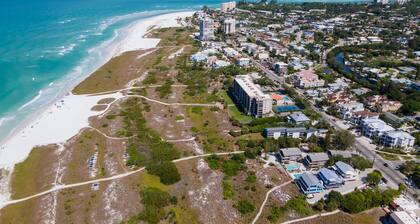 1 Bed Cottage, Full Remodel, Beach Access #7, Walk to Village 5 min, 2 AC UNITS!