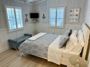 1 bedroom, iron/ironing board, travel crib, free WiFi - 1 Bed Cottage, Full Remodel, Beach Access #7, Walk to Village 5 min, 2 AC UNITS! (Siesta Key)