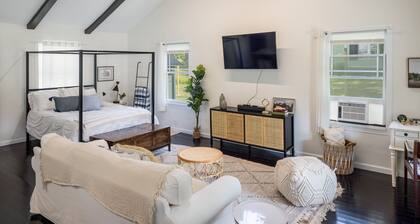 Newly Remodeled Cottage + Fire Pit