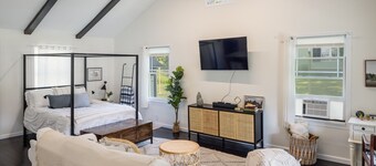 Newly Remodeled Cottage + Fire Pit