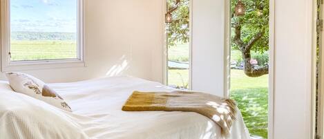 1 bedroom, travel crib, free WiFi