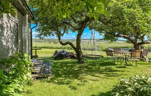 Outdoor dining - 1 bedroom nice home in Varberg (Varberg)