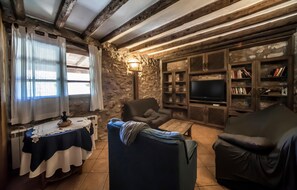 TV, fireplace