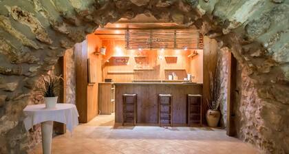 Awesome home in Les Coves de Vinromà