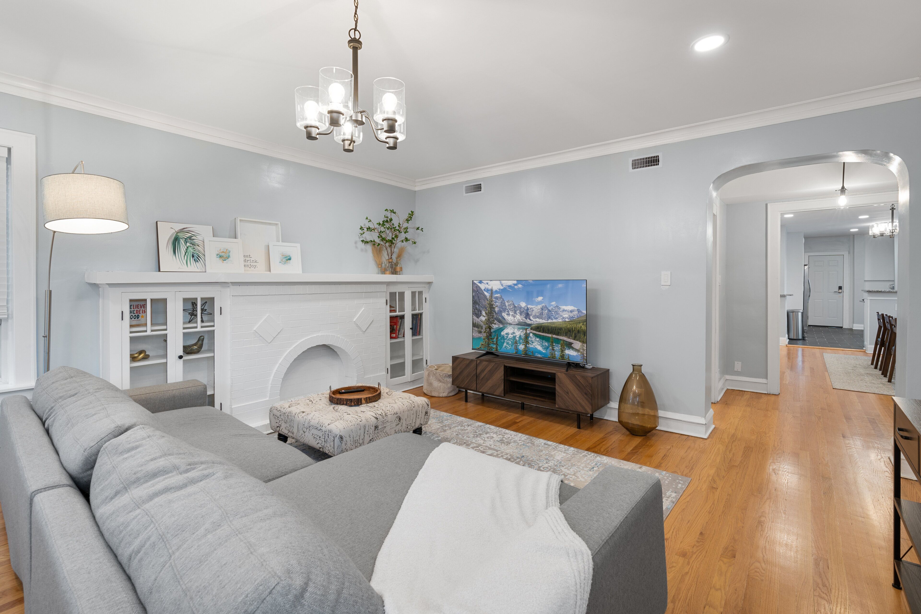 Smart TV, computer monitors