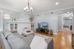 Smart TV, computer monitors