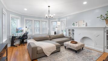 Smart TV, computer monitors