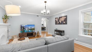 Smart TV, computer monitors