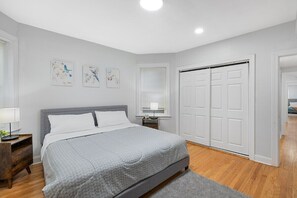 3 Schlafzimmer, Schreibtisch, Bügeleisen/Bügelbrett, WLAN