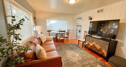 Steps from Mountain View Cafe! 2 bedroom attached cabin w/fenced private yard!