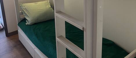 1 chambre, fer et planche Ă repasser, Wi-Fi gratuit, draps fournis