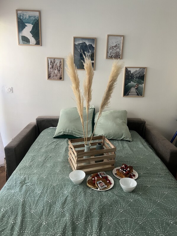 1 bedroom, iron/ironing board, free WiFi, bed sheets