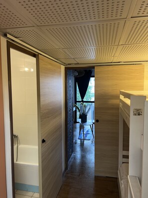 Interior - Studio sea palais des festivals swimming pool (Cannes)