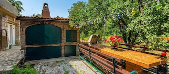 Nice home in Krivi Put with WiFi
