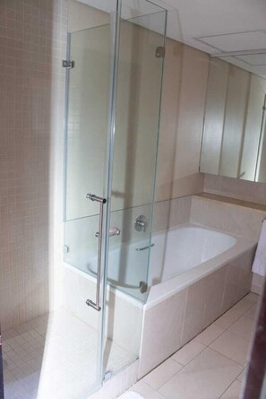 Exclusive Single Room, 1 King Bed with Sofa bed, City View | Bathroom | Towels - Luxury apartment in Raphael penthouse suite (Sandton)