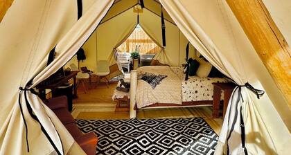 “Sunshine” Glamping, Private Bath + Hot Tub