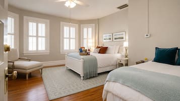 Dennis Connor's Room | Kostenloses WLAN