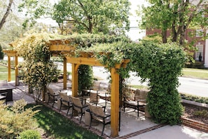 Terrace/patio - The Edenton Collection-Captain's Quarters Inn (Edenton)