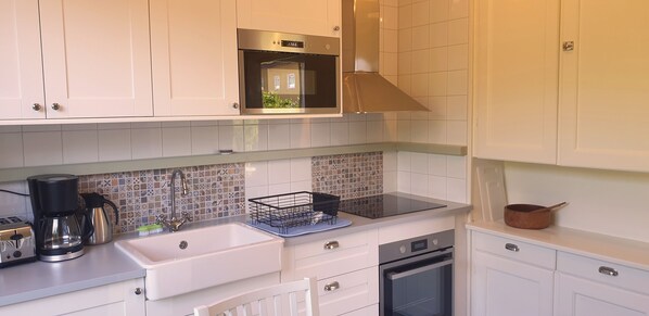 City Apartment | Private kitchen | Full-size fridge, microwave, oven, stovetop