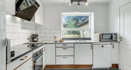 Nice home in Billund with kitchen