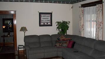 智能电视、壁炉、立体声音响