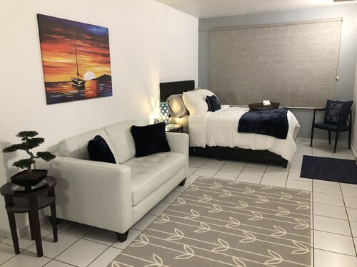 Private, Cozy Studio close to everything you need!