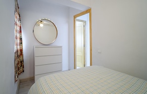 3 bedrooms, bed sheets