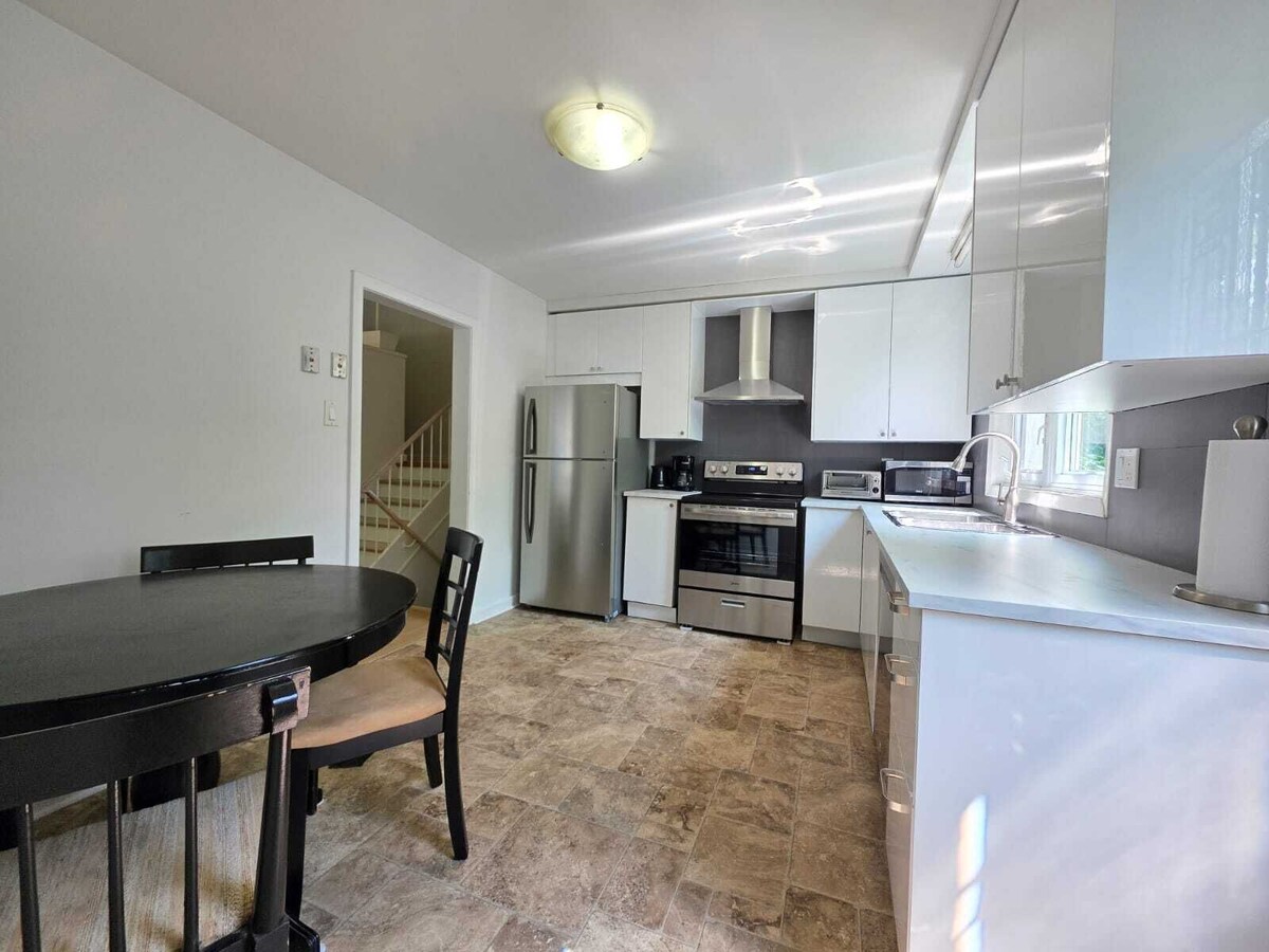 Beautiful spacious 4+1 house excellent location,2 full bathrooms parking area