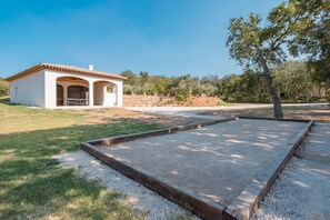 المنطقة المحيطة بالمنشأة