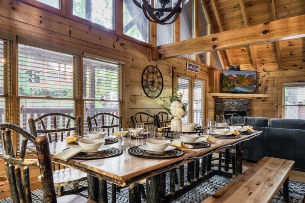 Dining - Alpine Resort Near Dollywood • Hot Tub • Game Room • Outdoor Pool • Fast WiFi (Pigeon Forge)