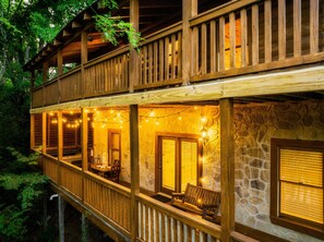 Outdoor dining - Alpine Resort Near Dollywood • Hot Tub • Game Room • Outdoor Pool • Fast WiFi (Pigeon Forge)