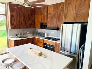 Fridge, microwave, oven, stovetop - 5 Mins to the Beach! 🏝️ Gated Community, Private Pool, Ocean & Mountain Views! (Marbella)