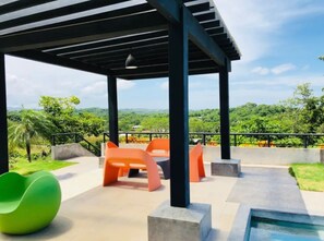 Property grounds - 5 Mins to the Beach! 🏝️ Gated Community, Private Pool, Ocean & Mountain Views! (Marbella)