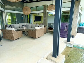 Terrace/patio - 5 Mins to the Beach! 🏝️ Gated Community, Private Pool, Ocean & Mountain Views! (Marbella)