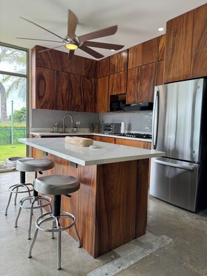 Fridge, microwave, oven, stovetop - 5 Mins to the Beach! 🏝️ Gated Community, Private Pool, Ocean & Mountain Views! (Marbella)