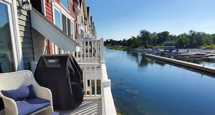 Villa & Boathouse on quiet bay with marina acess- short walk or bike to Alex Bay