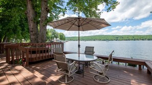 Outdoor dining - Inspiration Cove: Gather Your Gals and Enjoy the Perfect Galentine's Day Stay! (Honeoye)