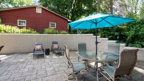 Outdoor dining - Inspiration Cove: Serene Beauty on Honeoye Lake! (Honeoye)