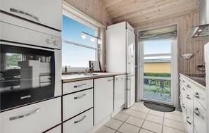 Kjøleskap, ovn, kokeplater og oppvaskmaskin