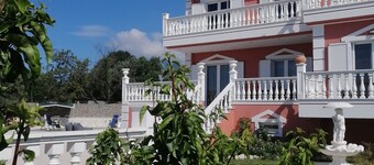 Elegant villa for vacation and weddings