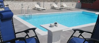 Elegant villa for vacation and weddings