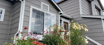 Quiet Bedroom, private detached bathroom